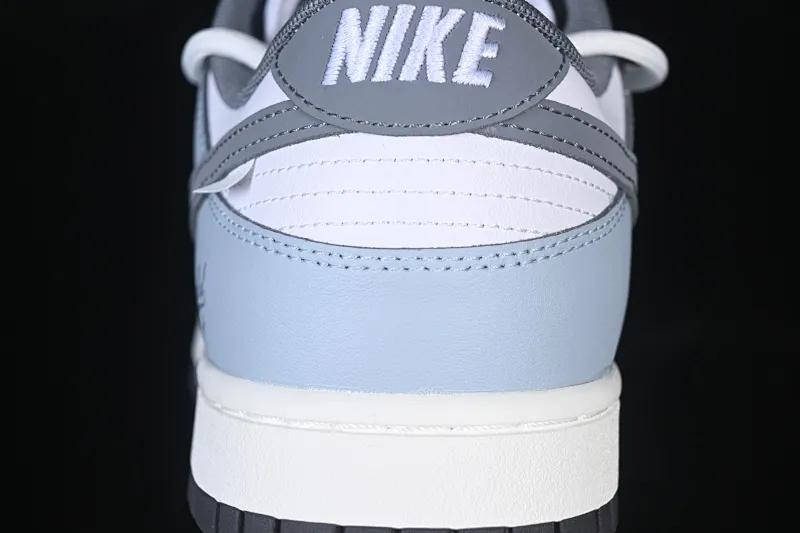 All categories Nk SB Dunk Series Nk SB Dunk Low High-end customized low-top sneakers Nike SB Dunk Low "Just Do it" white and blue straps Anniversary high-end customized low-top casual sneakers BG0510-058